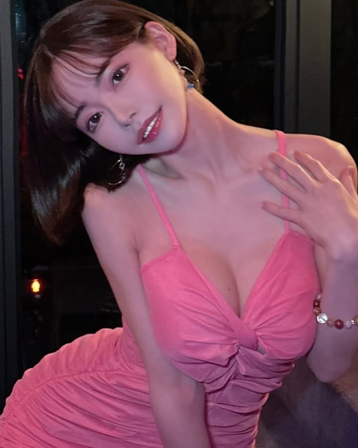Eimi Fukada bất ngờ trổ tài cosplay, fan ngỡ ngàng tranh nhau "gọi vợ"- Ảnh 5.