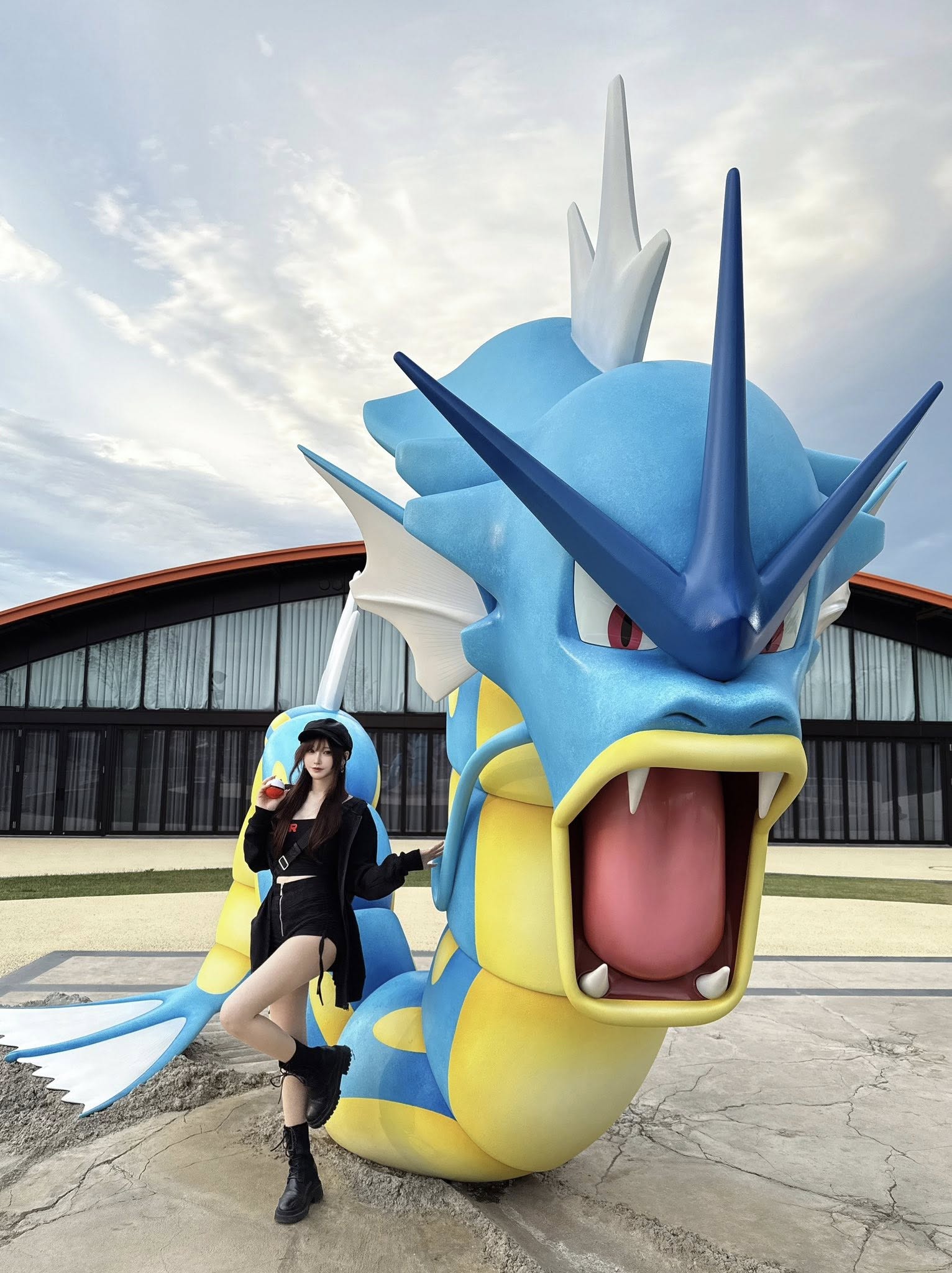 Khoảnh khắc vui sướng của hot girl xinh đẹp, khi được tận tay sở hữu bộ bài Pokémon mới toanh, nói lên nỗi lòng của anh em game thủ- Ảnh 4.