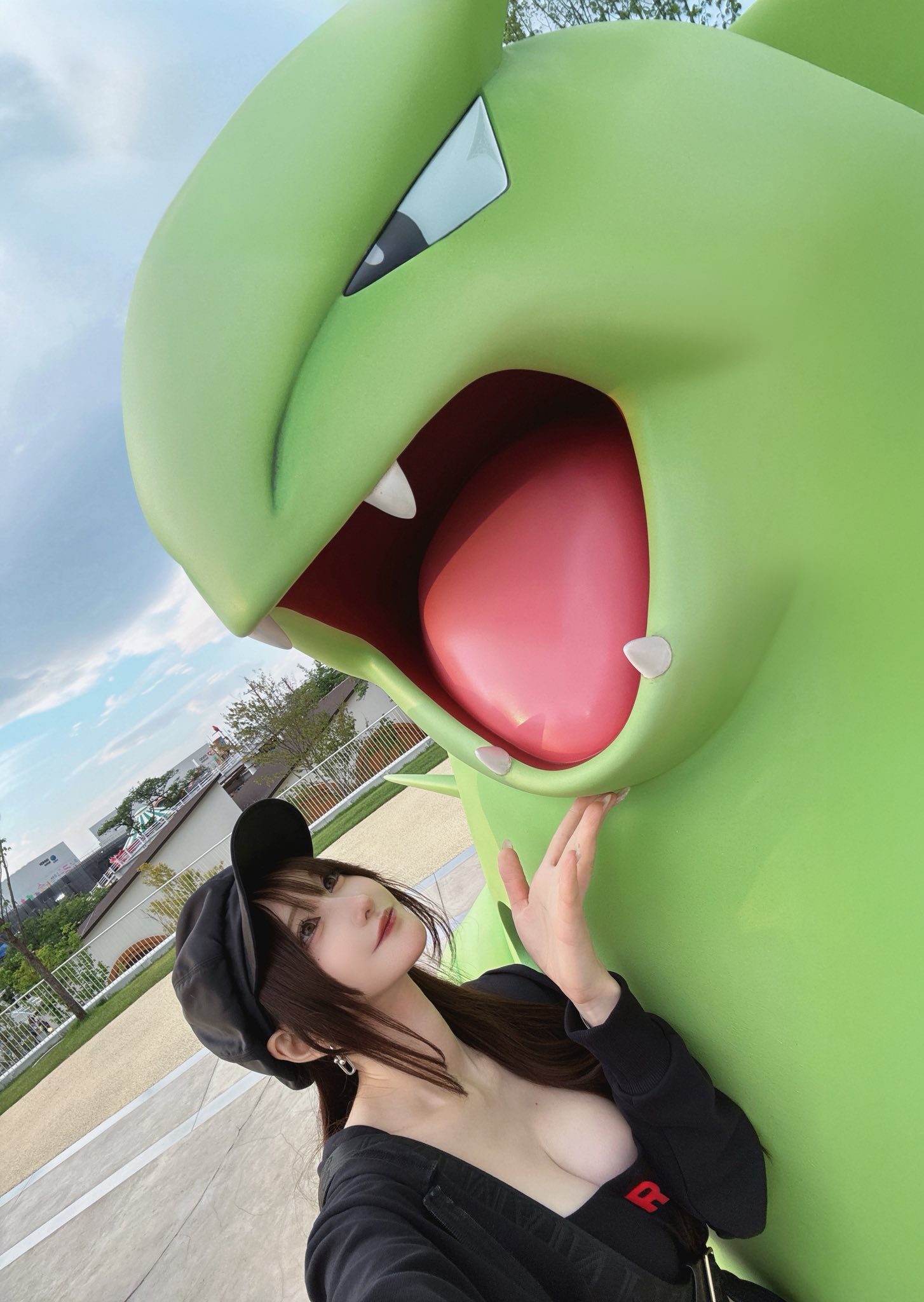 Khoảnh khắc vui sướng của hot girl xinh đẹp, khi được tận tay sở hữu bộ bài Pokémon mới toanh, nói lên nỗi lòng của anh em game thủ- Ảnh 5.