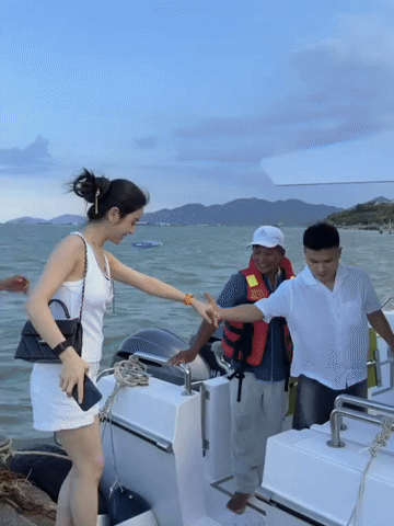 Chu Thanh Huyền trắng phát sáng khi gia nhập đường đua bikini hè, vóc dáng nóng bỏng bên Quang Hải- Ảnh 6.