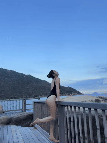 Chu Thanh Huyền trắng phát sáng khi gia nhập đường đua bikini hè, vóc dáng nóng bỏng bên Quang Hải- Ảnh 1.