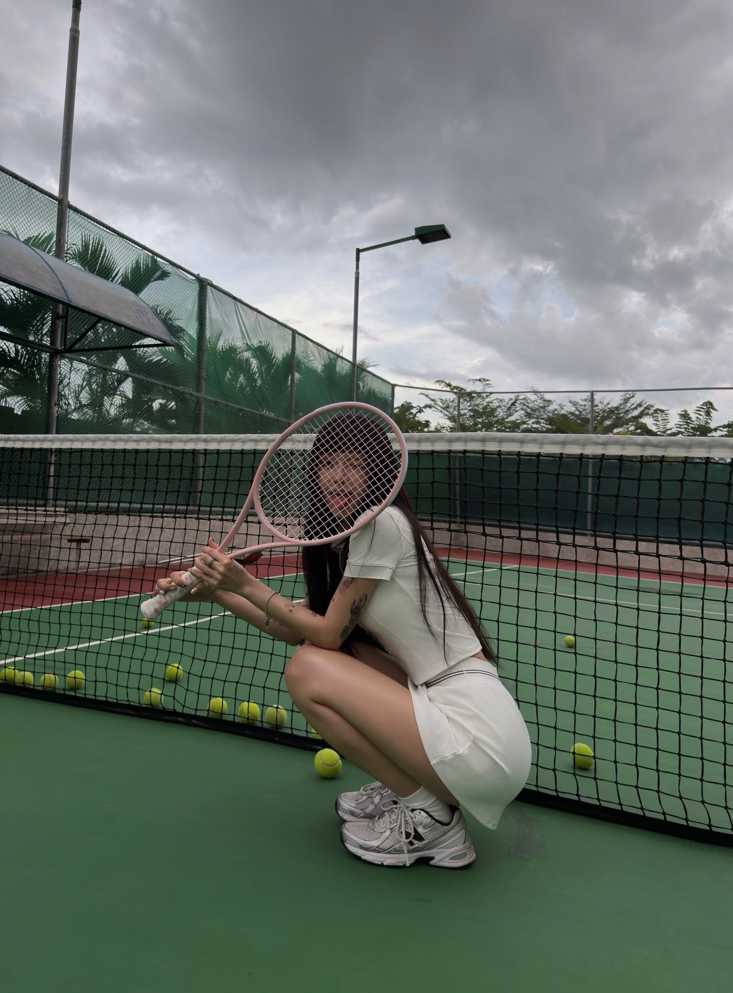 Gác lại vũ đạo triệu view, "Lisa Việt Nam" Ciin lên sân tennis thả dáng, visual "quá trời" xinh!- Ảnh 8.