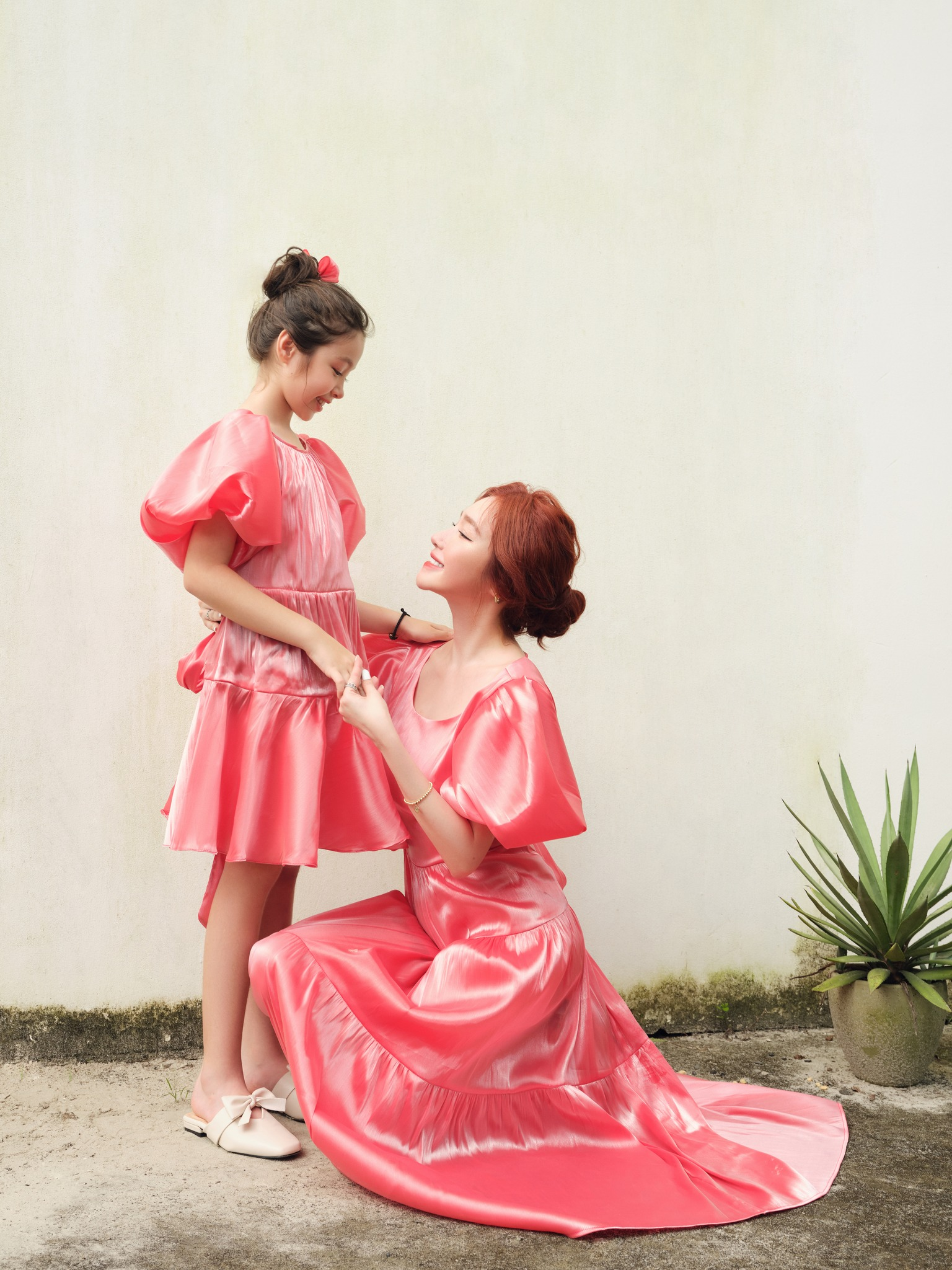Khoảnh khắc Elly Trần cắt tóc cho con gái thu hút gần 650 nghìn lượt quan tâm, Cadie Mộc Trà gây chú ý vì lớn bổng như thiếu nữ- Ảnh 12.