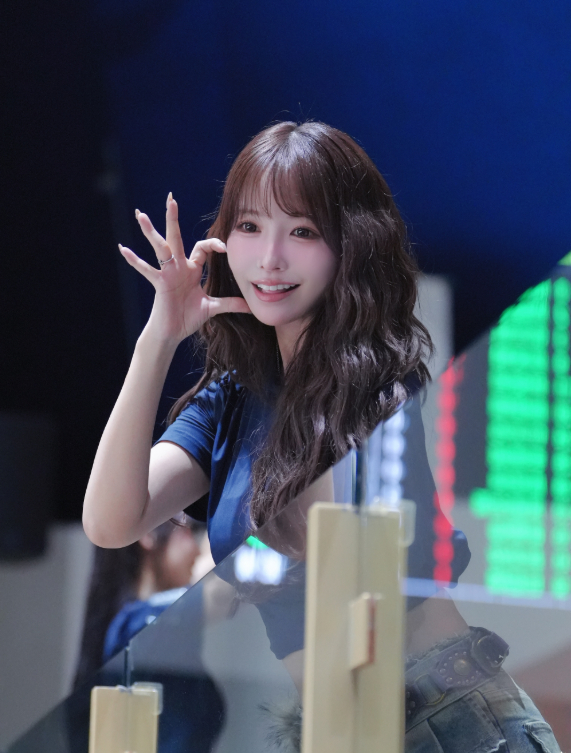 Yua Mikami trang điểm theo phong cách gây ngỡ ngàng, fan bàng hoàng không nhận ra "nữ thần"- Ảnh 2.