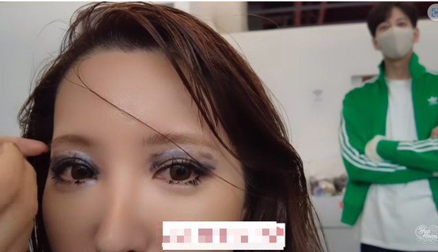 Yua Mikami trang điểm theo phong cách gây ngỡ ngàng, fan bàng hoàng không nhận ra "nữ thần"- Ảnh 4.