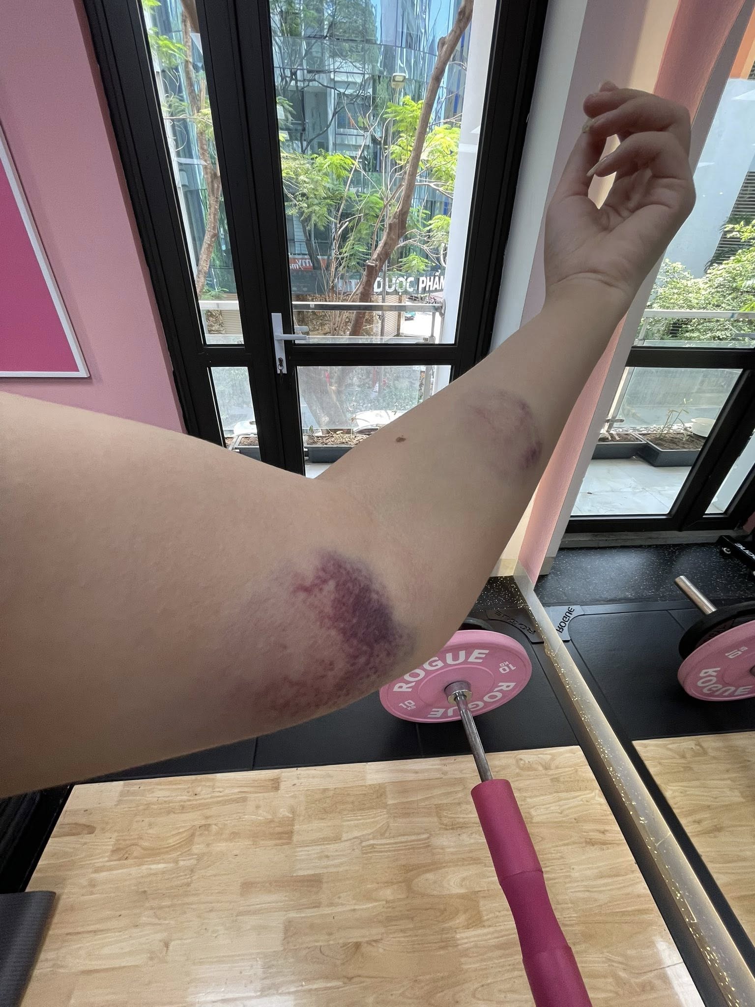 Nỗi niềm khó nói của hội chị em khi chơi bắn cung, nhìn "hậu quả" khiến ai cũng phải xót xa- Ảnh 4.