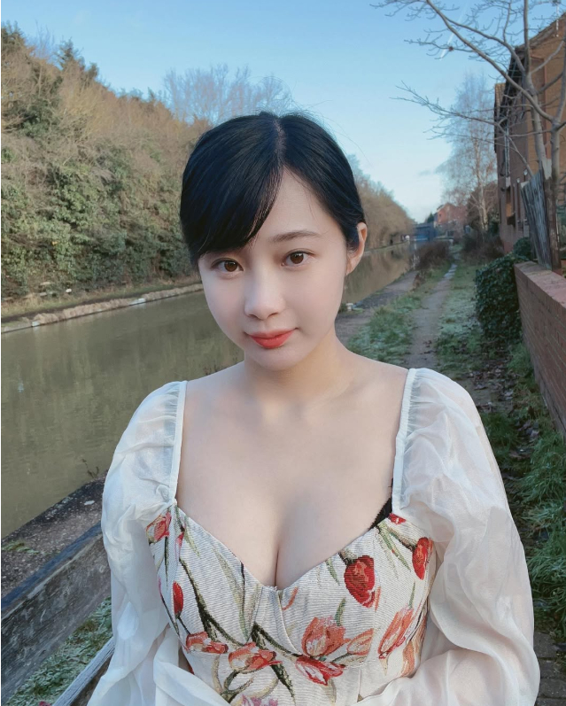 Hot girl bán trầu cau gây sốt mạng xã hội, nhan sắc ngọt ngào khiến dân mạng không thể rời mắt- Ảnh 3.