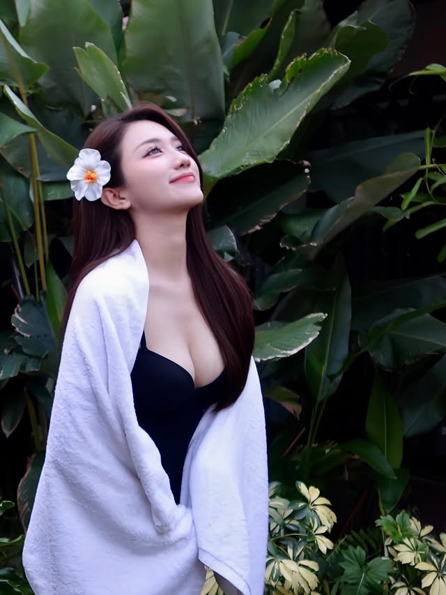 Không "lên sóng" nữa, MC Linh Nắng khoe "dáng nuột" khiến cộng đồng VALORANT chú ý- Ảnh 5. Không "lên sóng" nữa, MC Linh Nắng khoe "dáng nuột" khiến cộng đồng VALORANT chú ý- Ảnh 5.