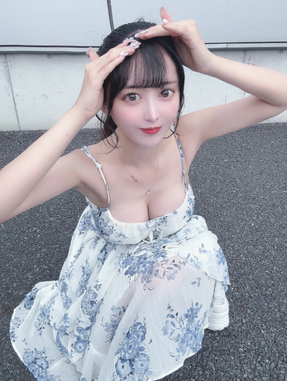Để tóc quá giống Lữ Bố, cô nàng hot girl xinh đẹp gây bão mạng khi đi Disneyland, follow tăng vù vù- Ảnh 6.