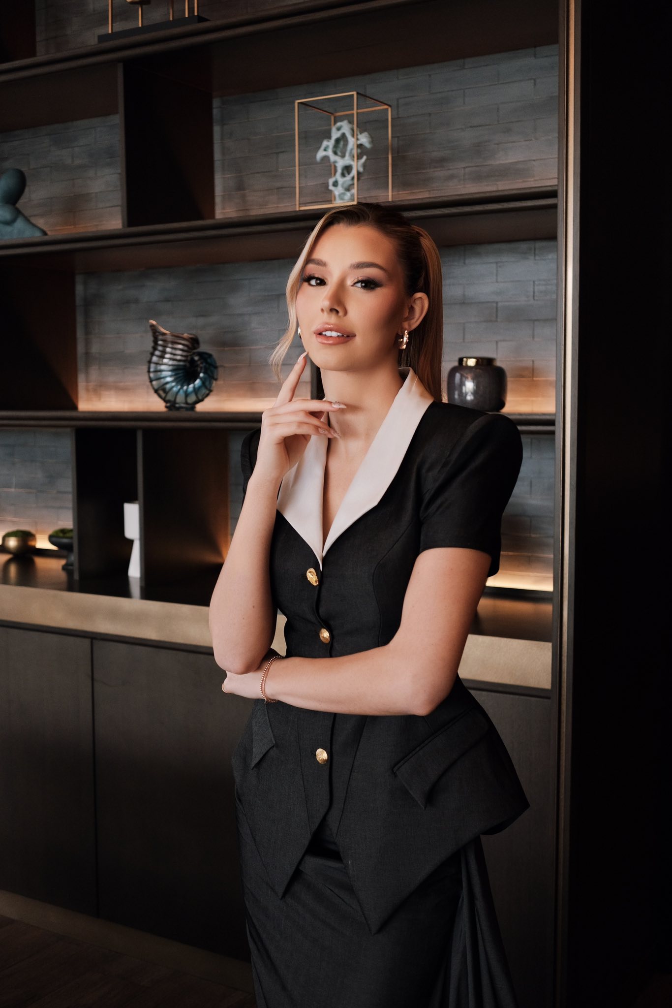 Không phải Ngọc Trinh, đây mới là mỹ nhân được vote "đẹp nhất trend xuống phố cùng vệ sĩ"- Ảnh 7. Không phải Ngọc Trinh, đây mới là mỹ nhân được vote "đẹp nhất trend xuống phố cùng vệ sĩ"- Ảnh 7.