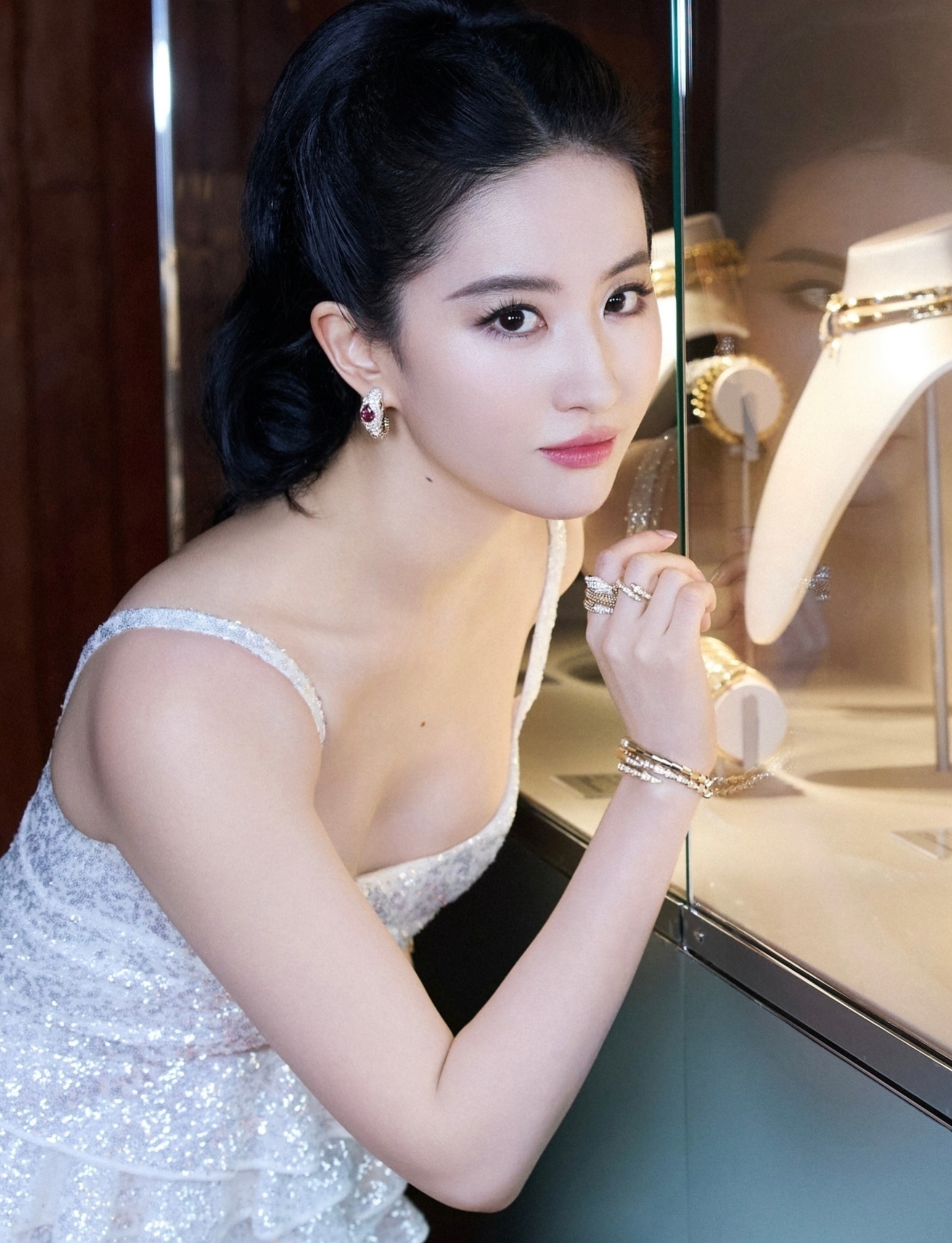 Người duy nhất đẹp hơn Lưu Diệc Phi là chính cô ấy của 24 năm trước- Ảnh 9.