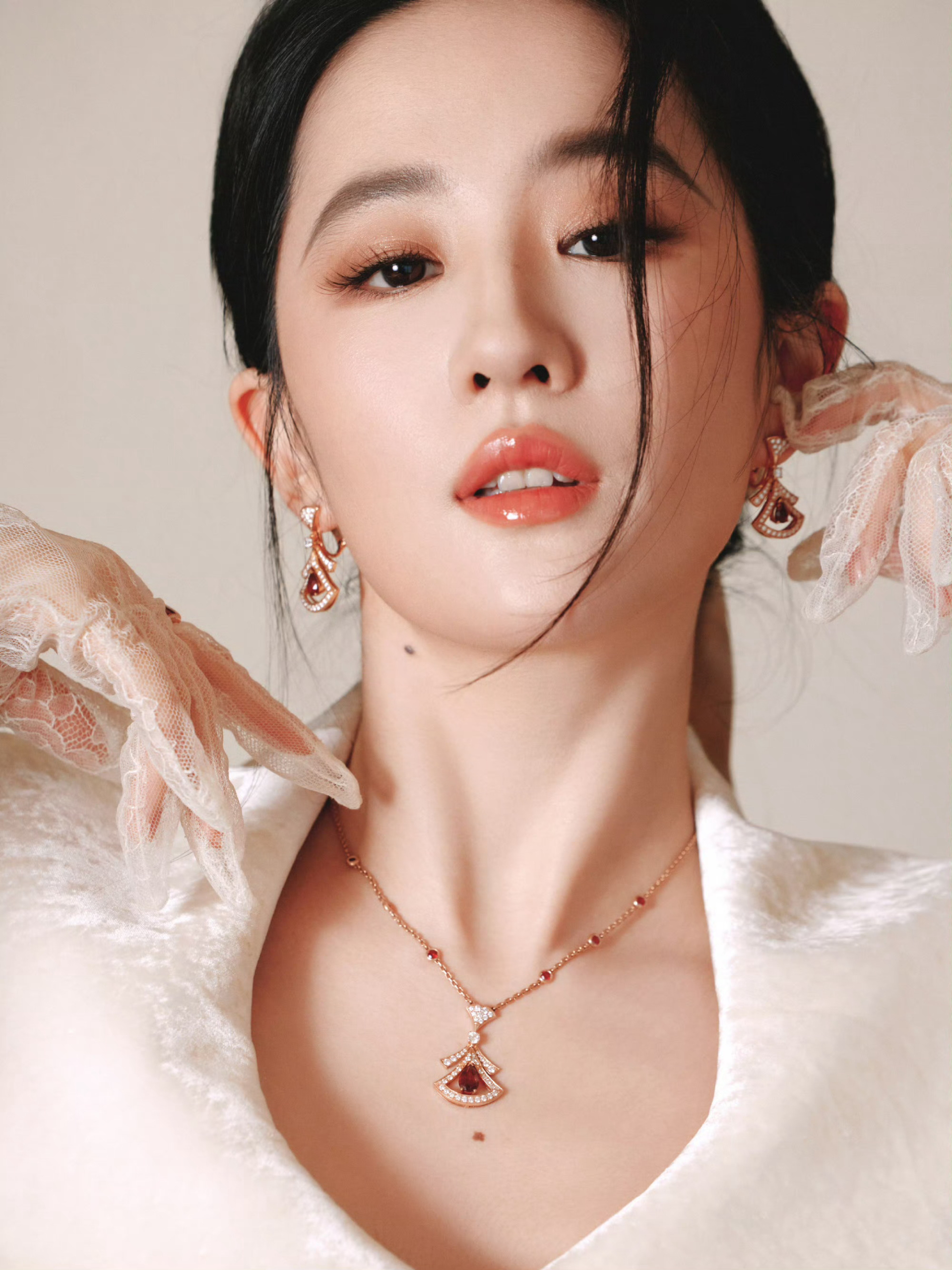 Người duy nhất đẹp hơn Lưu Diệc Phi là chính cô ấy của 24 năm trước- Ảnh 10.