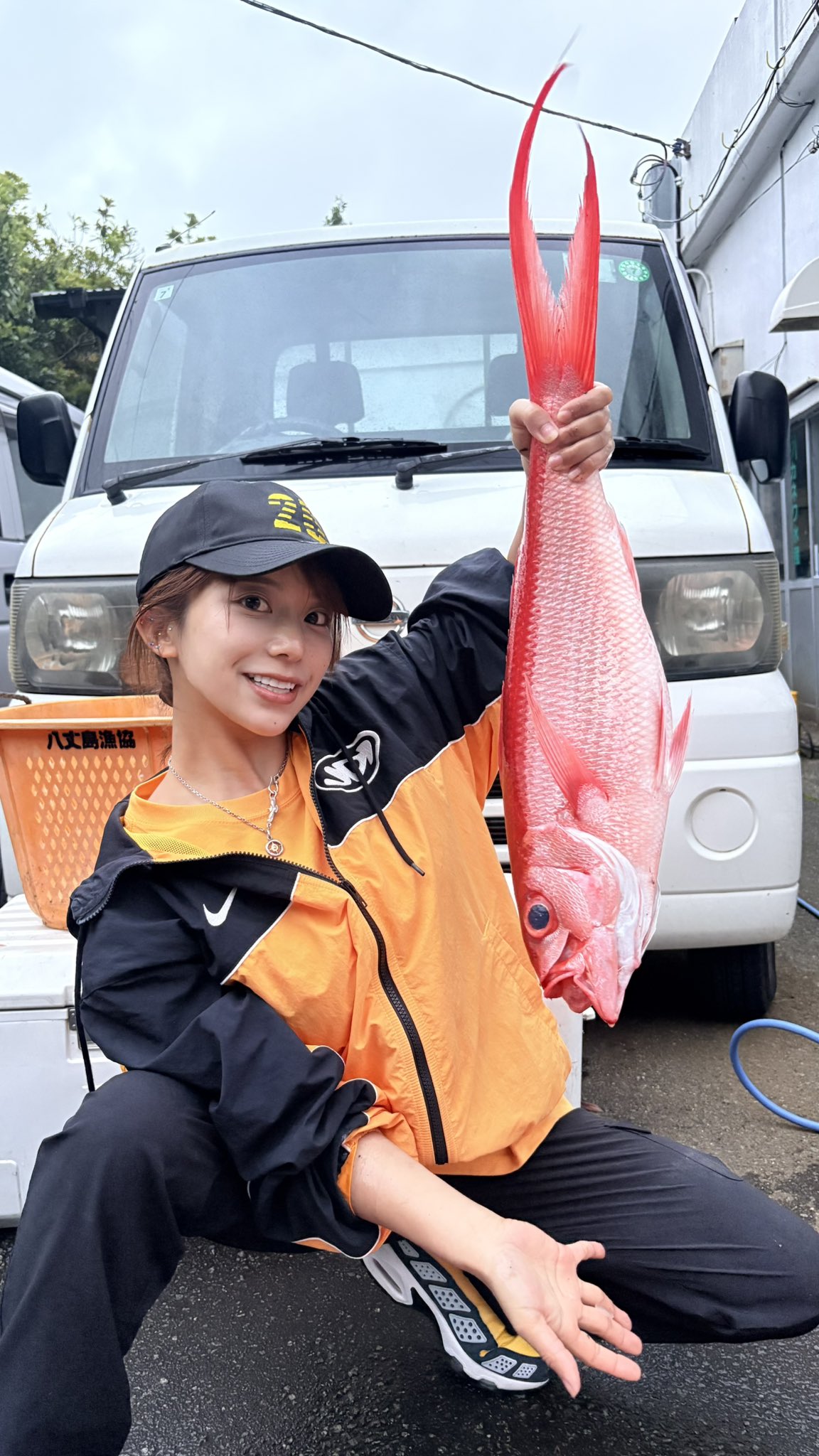 "Thiên thần nụ cười" Niko Kawagoe gây sốt: Một mình đi biển câu 34 con cá về nấu cho fan ăn- Ảnh 5. "Thiên thần nụ cười" Niko Kawagoe gây sốt: Một mình đi biển câu 34 con cá về nấu cho fan ăn- Ảnh 5.