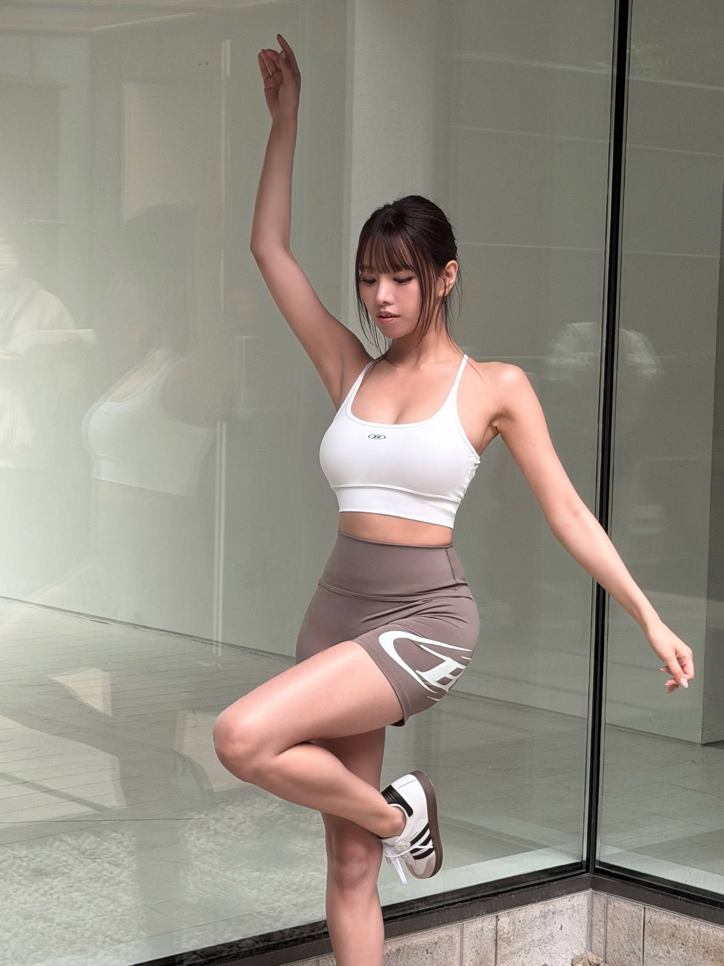 Vóc dáng chân thực của Lisa thế hệ mới- Ảnh 1.
