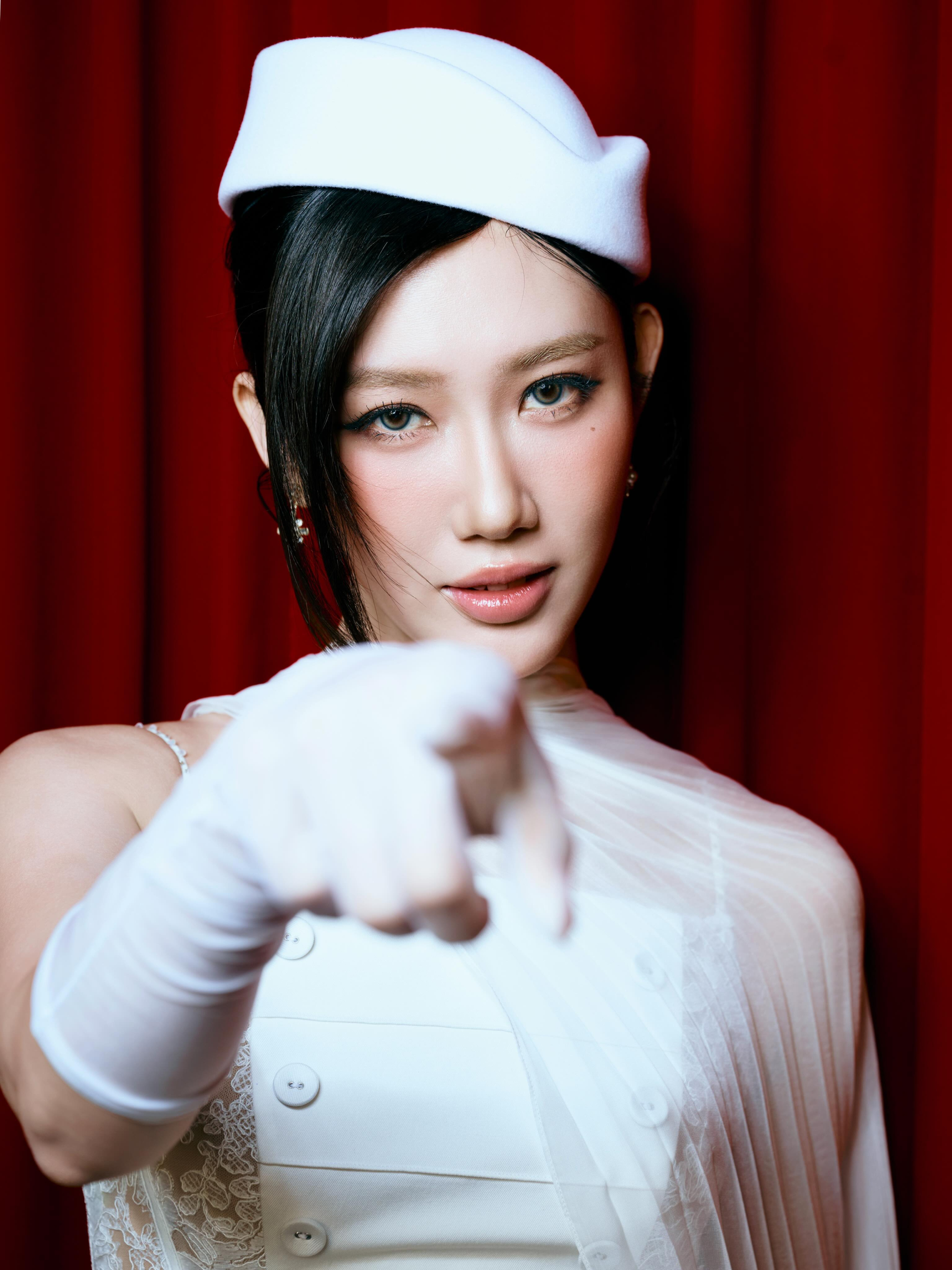 Thúy Ngân bước đi, thứ hạng của Ngọc Trinh lung lay- Ảnh 5. Thúy Ngân bước đi, thứ hạng của Ngọc Trinh lung lay- Ảnh 5.