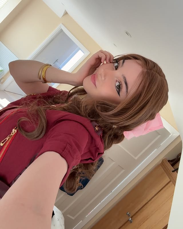 Hóa thân thành "Cho'Gath", nữ streamer bất ngờ "viral" vì quá đỗi dễ thương- Ảnh 1.