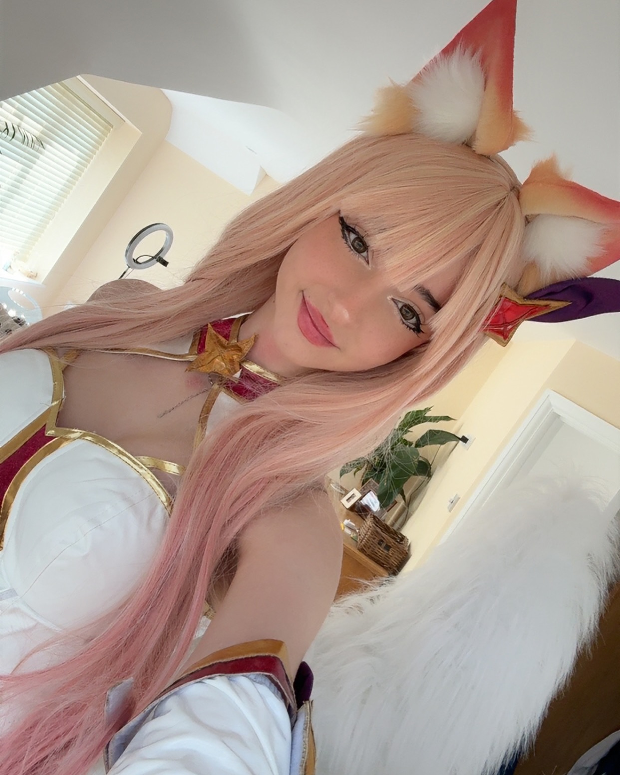 Hóa thân thành "Cho'Gath", nữ streamer bất ngờ "viral" vì quá đỗi dễ thương- Ảnh 7.