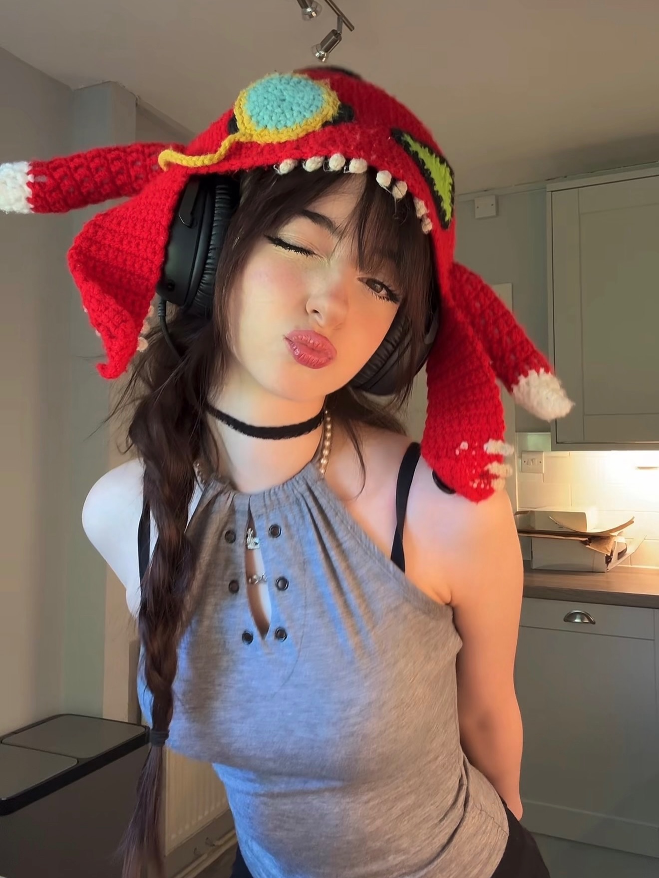 Hóa thân thành "Cho'Gath", nữ streamer bất ngờ "viral" vì quá đỗi dễ thương- Ảnh 5.