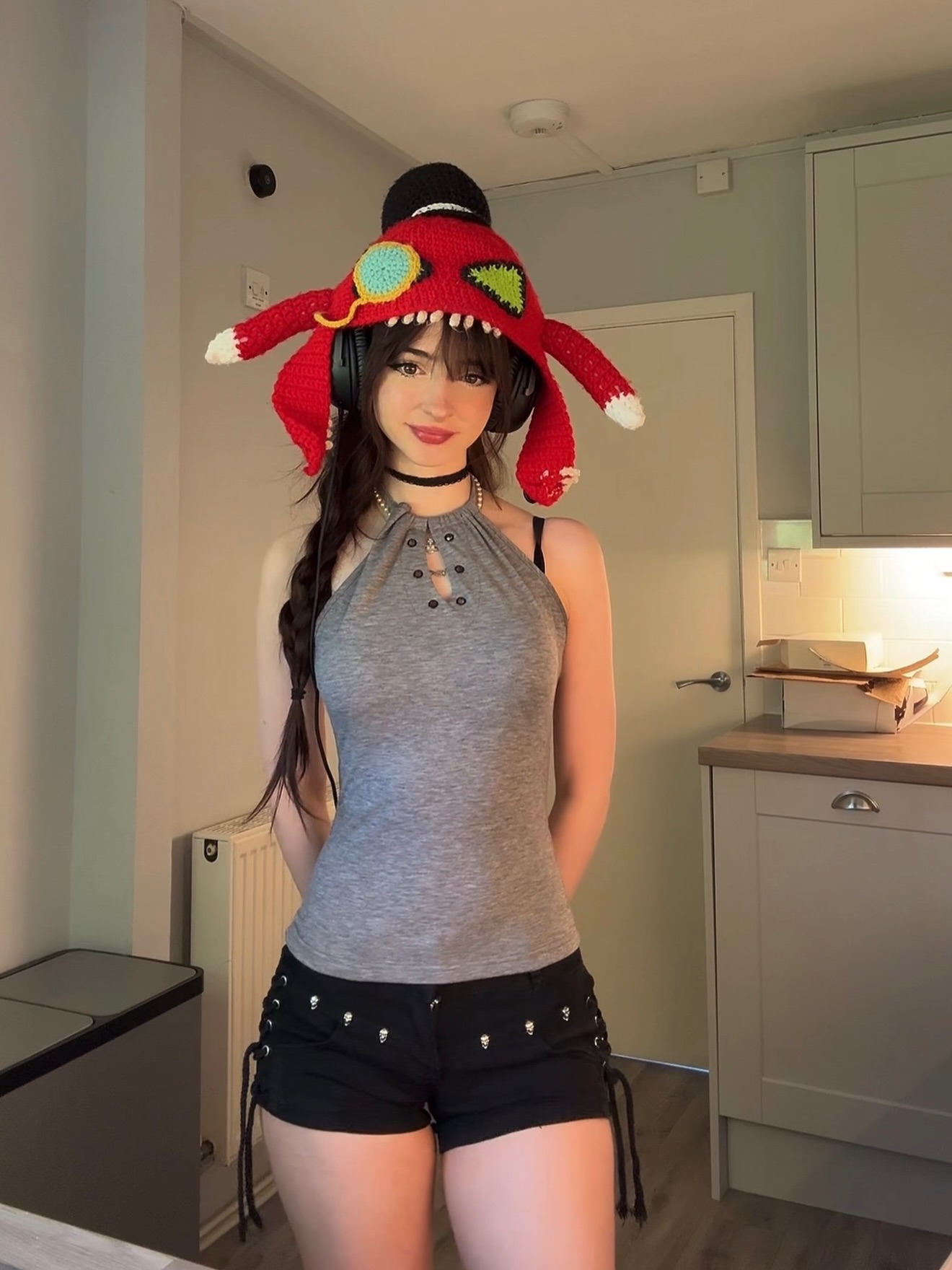 Hóa thân thành "Cho'Gath", nữ streamer bất ngờ "viral" vì quá đỗi dễ thương- Ảnh 3.