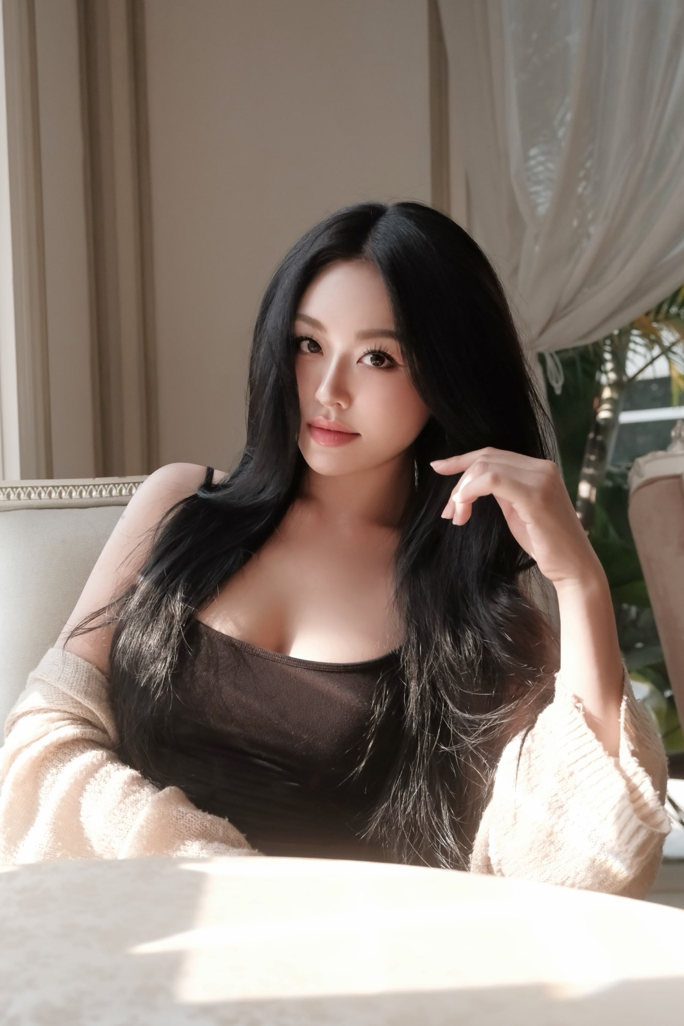 Vô tình "lia cam" trong xe hơi, cô nàng Á Khôi lập tức cho ra đời một bộ ảnh siêu phẩm- Ảnh 6.