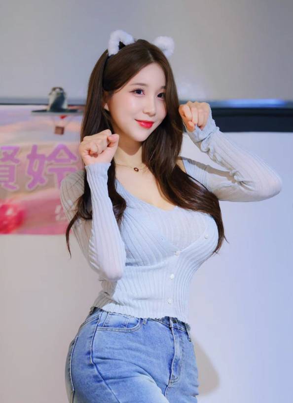 Nữ hoạt náo viên được mệnh danh là "búp bê Barbie" xứ Hàn đốt cháy sân khấu với điệu nhảy chữ M- Ảnh 8. Nữ hoạt náo viên được mệnh danh là "búp bê Barbie" xứ Hàn đốt cháy sân khấu với điệu nhảy chữ M- Ảnh 8.