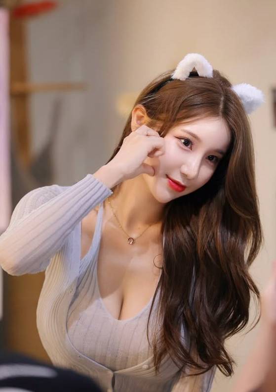 Nữ hoạt náo viên được mệnh danh là "búp bê Barbie" xứ Hàn đốt cháy sân khấu với điệu nhảy chữ M- Ảnh 9. Nữ hoạt náo viên được mệnh danh là "búp bê Barbie" xứ Hàn đốt cháy sân khấu với điệu nhảy chữ M- Ảnh 9.