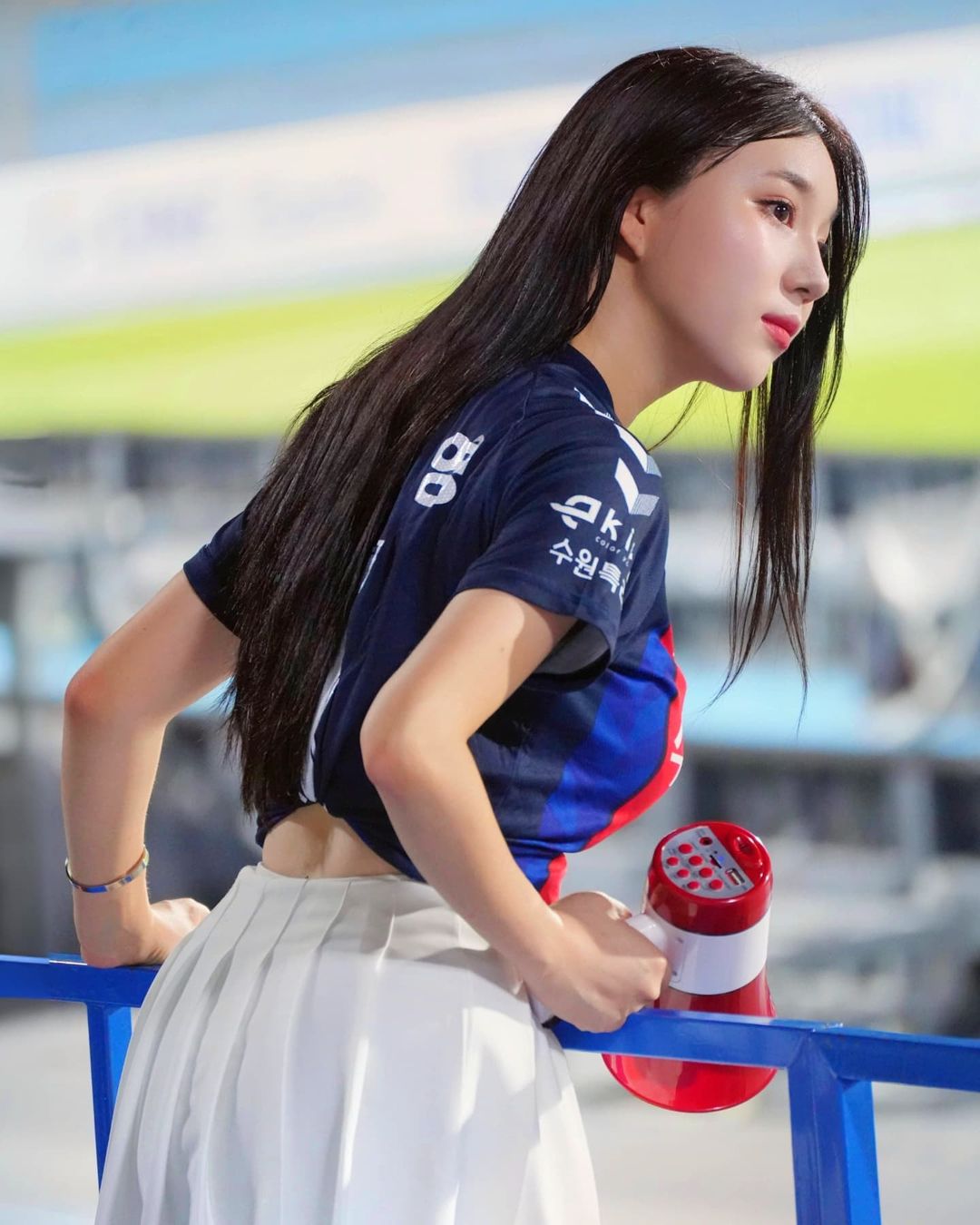 Nữ hoạt náo viên được mệnh danh là "búp bê Barbie" xứ Hàn đốt cháy sân khấu với điệu nhảy chữ M- Ảnh 2. Nữ hoạt náo viên được mệnh danh là "búp bê Barbie" xứ Hàn đốt cháy sân khấu với điệu nhảy chữ M- Ảnh 2.