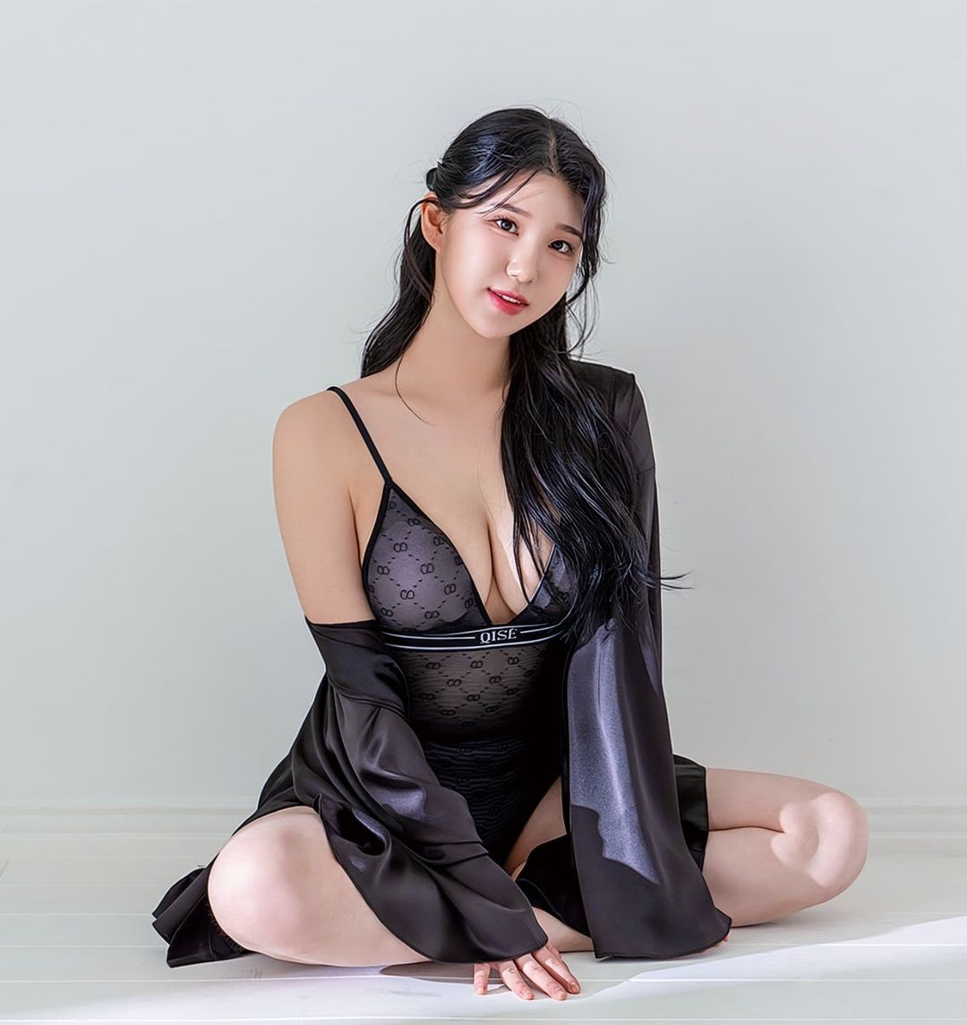 Nữ hoạt náo viên được mệnh danh là "búp bê Barbie" xứ Hàn đốt cháy sân khấu với điệu nhảy chữ M- Ảnh 4. Nữ hoạt náo viên được mệnh danh là "búp bê Barbie" xứ Hàn đốt cháy sân khấu với điệu nhảy chữ M- Ảnh 4.