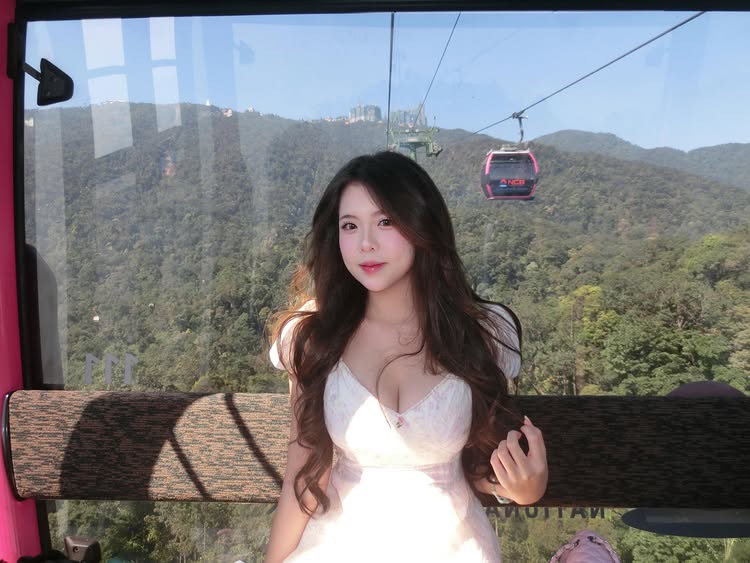 Diện áo dài trắng, nữ sinh hút hơn 300K lượt xem, CĐM phong cho danh hiệu "cả trường crush"- Ảnh 8. Diện áo dài trắng, nữ sinh hút hơn 300K lượt xem, CĐM phong cho danh hiệu "cả trường crush"- Ảnh 8.