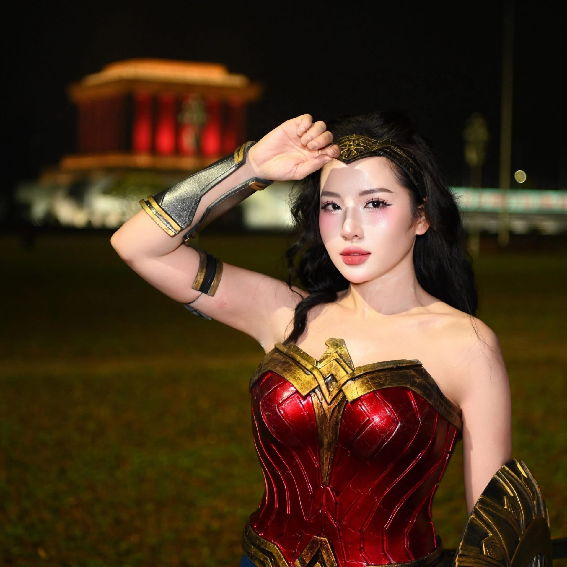 Ngắm "nữ thần chạy bộ" hóa thân Wonder Woman- Ảnh 7.