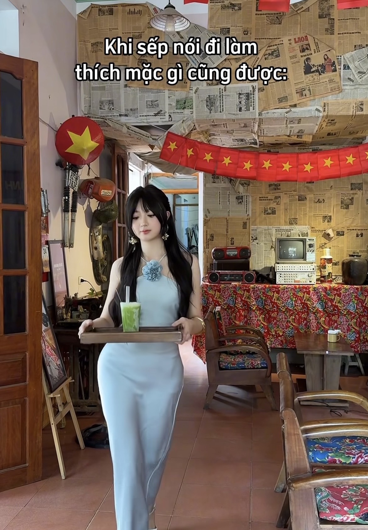 Mặc đồ lộng lẫy quét sân, bưng trà, nữ nhân viên quán nước khiến anh em nhấn nút "replay" liệt phím- Ảnh 2.