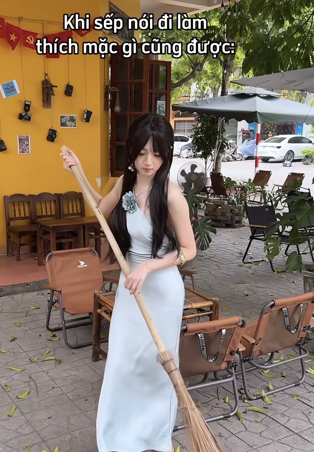 Mặc đồ lộng lẫy quét sân, bưng trà, nữ nhân viên quán nước khiến anh em nhấn nút "replay" liệt phím- Ảnh 4.