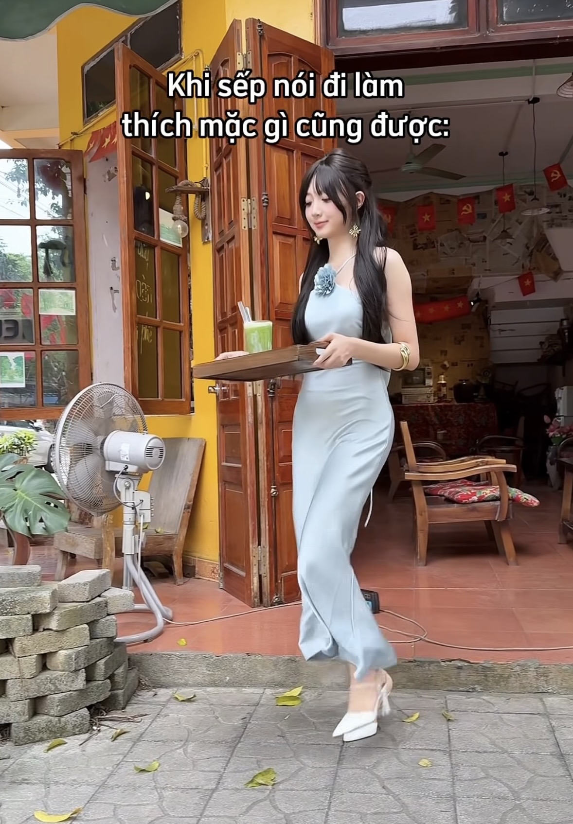 Mặc đồ lộng lẫy quét sân, bưng trà, nữ nhân viên quán nước khiến anh em nhấn nút "replay" liệt phím- Ảnh 3.