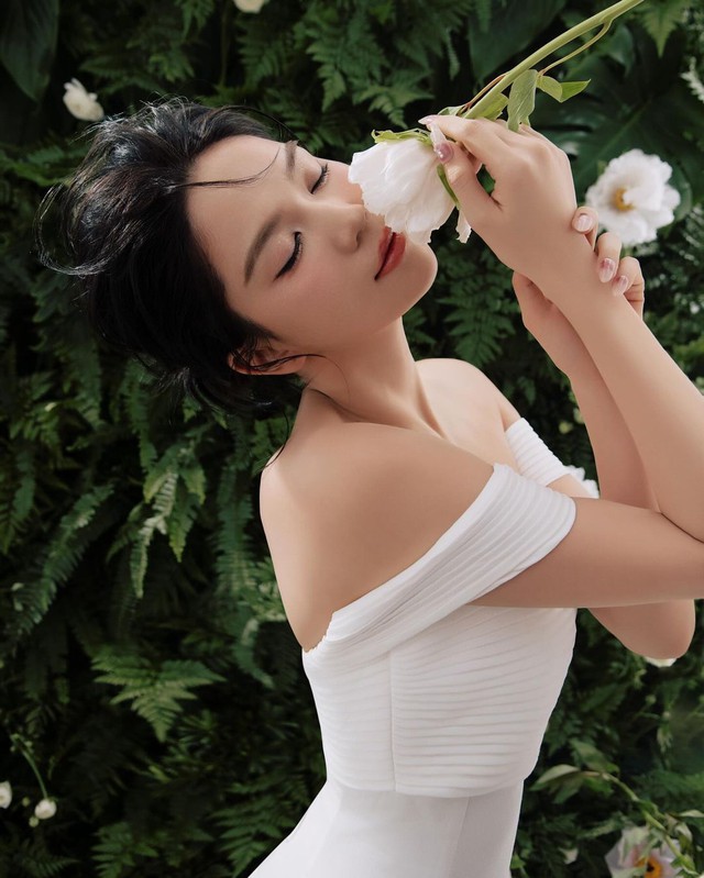 "Nữ hoàng nội y" Ngọc Trinh tung bộ ảnh khoe trọn đường cong- Ảnh 4.