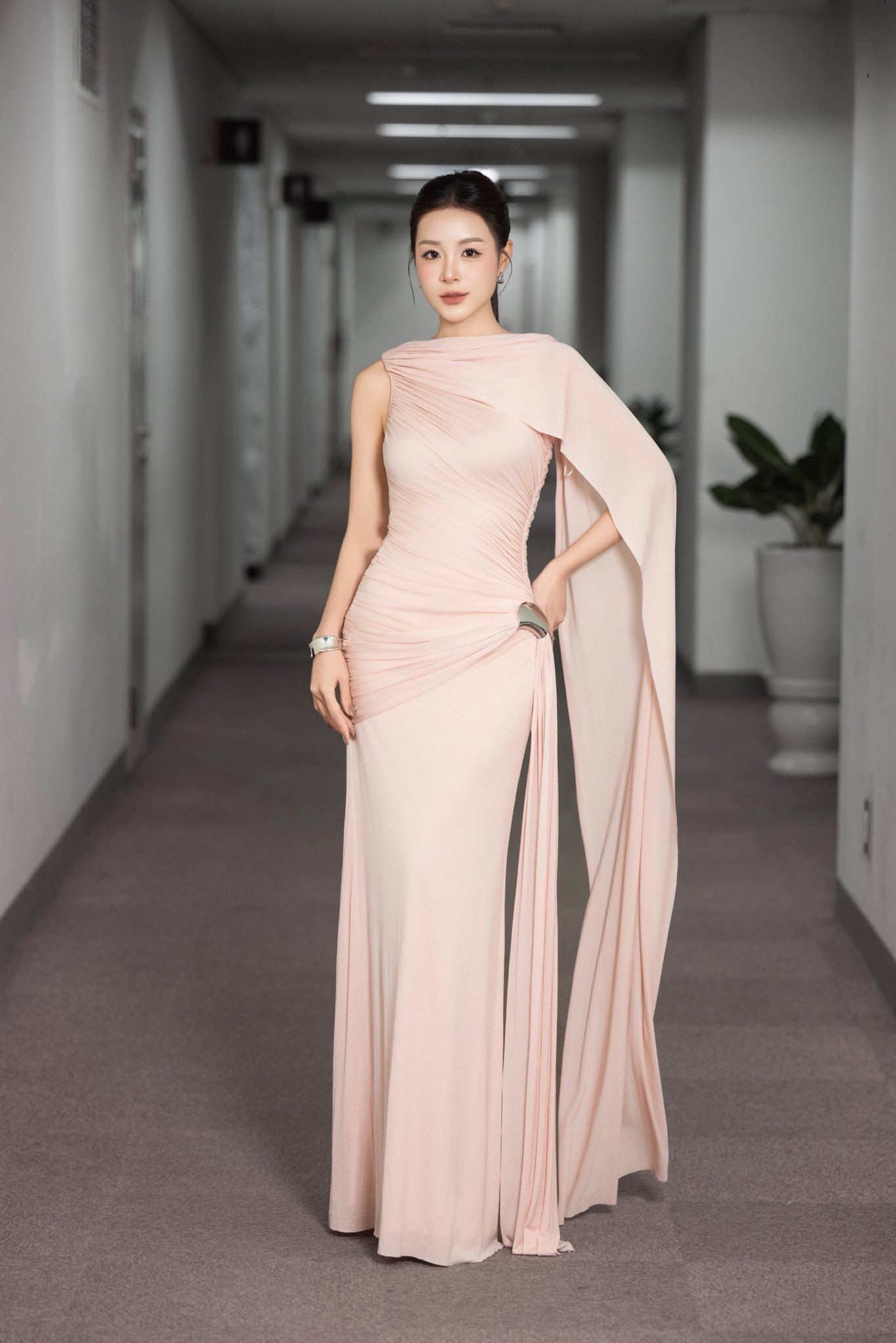 Hoa hậu Việt bị miệt thị vì “mặt gian mắt cụp”, nhan sắc thật lại đẹp đắm say lòng người- Ảnh 2.