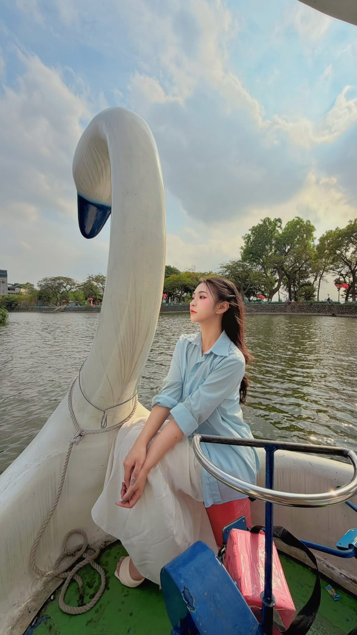 Đi đạp vịt, gái xinh hóa nữ chính nàng thơ điện ảnh- Ảnh 4.