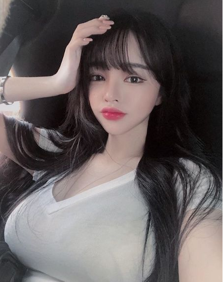 Bị cấm sóng vĩnh viễn vì quá "gợi cảm", nữ streamer chiêu trò đổi sân chơi, vẫn duy trì sức hút mạnh mẽ- Ảnh 3.
