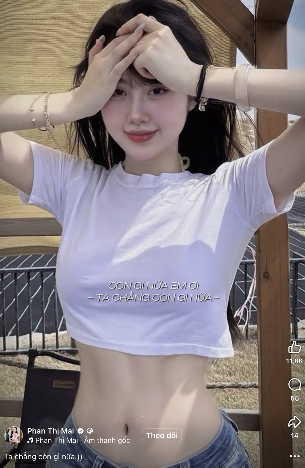 Khoe eo thon đốn tim, gái xinh có màn tương tác fan nam khiến người xem vừa yêu vừa buồn cười- Ảnh 3.