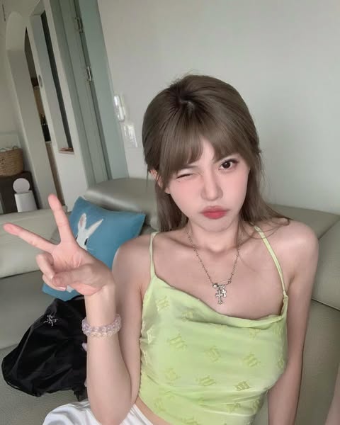 Phát ra âm thanh phấn khích giữa đêm cô nàng streamer “muối mặt” với hàng xóm- Ảnh 2.