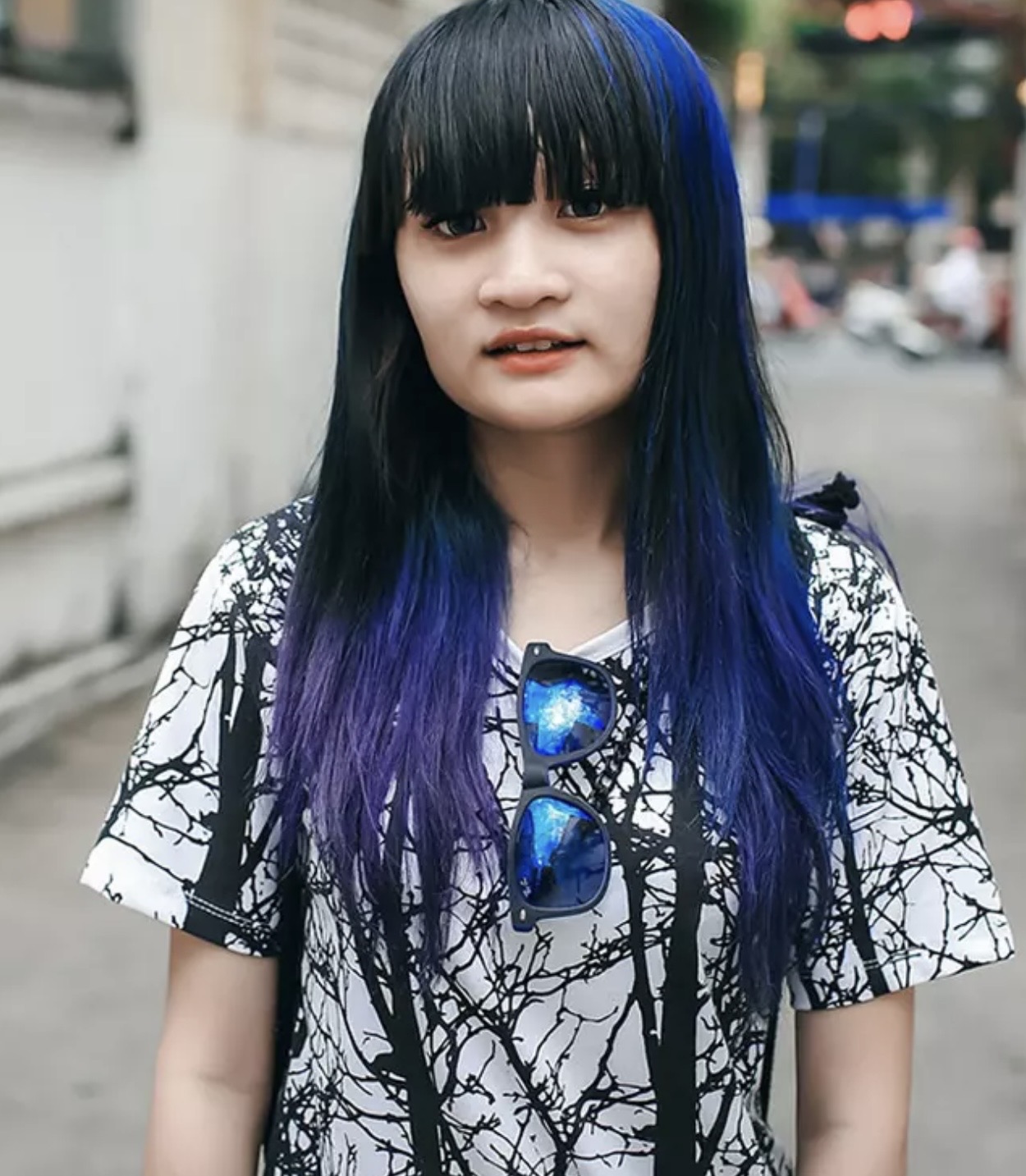 Không nhận ra hotgirl “đại chiến phố đi bộ”, trang cá nhân toàn những hình ảnh bất chấp câu view- Ảnh 1.