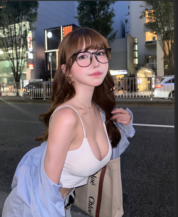 Thay đổi ngày càng gợi cảm hơn, hot girl xinh đẹp khiến fan ngỡ ngàng, thừa nhận coi Yua Mikami là hình mẫu- Ảnh 2.
