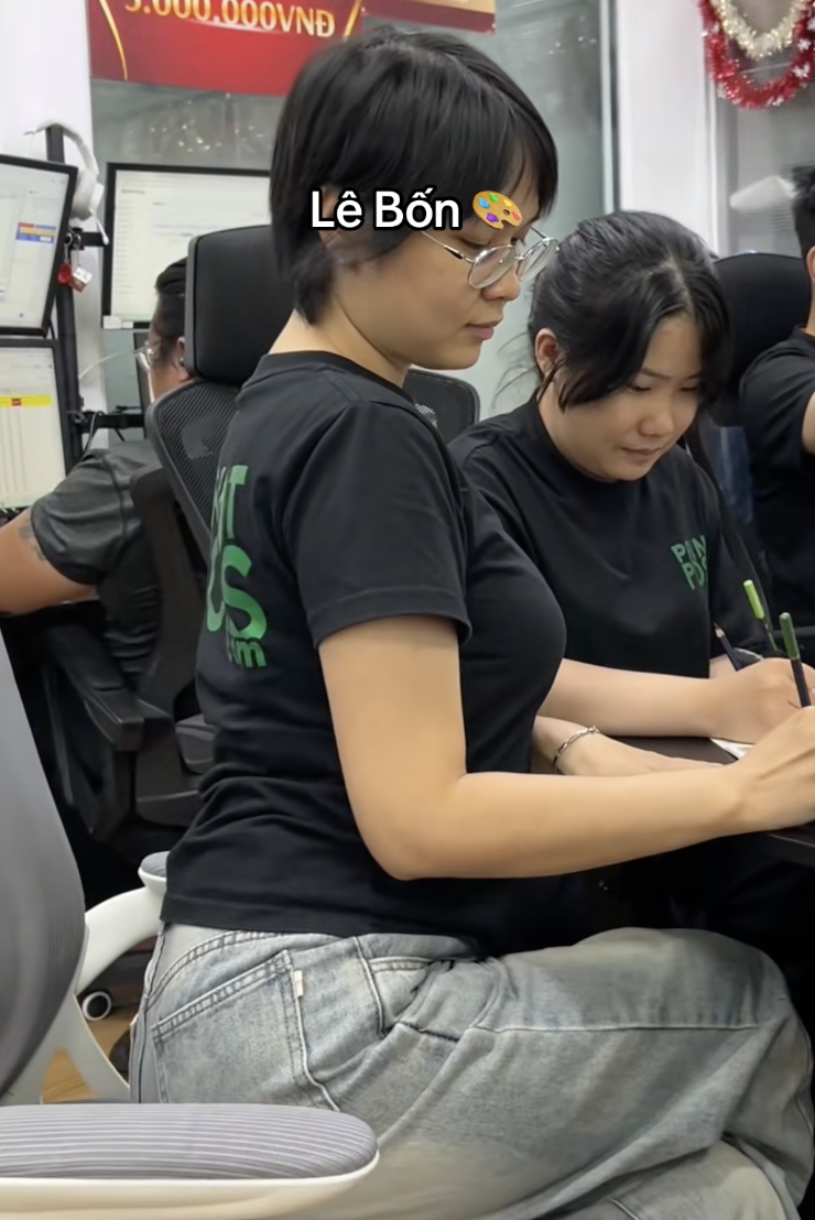 Cả TikTok hóa Lê Bống: Miệng ngậm cọ, tay tô màu, mắt nhìn xa xăm- Ảnh 6.