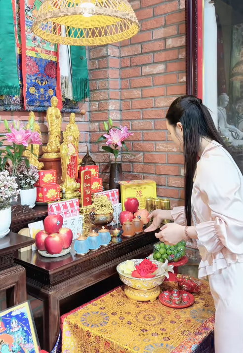 U40, Quỳnh Kool vẫn khiến CĐM ngưỡng mộ, quay vlog daily life đầy điệu đà, sang chảnh như công chúa- Ảnh 7.