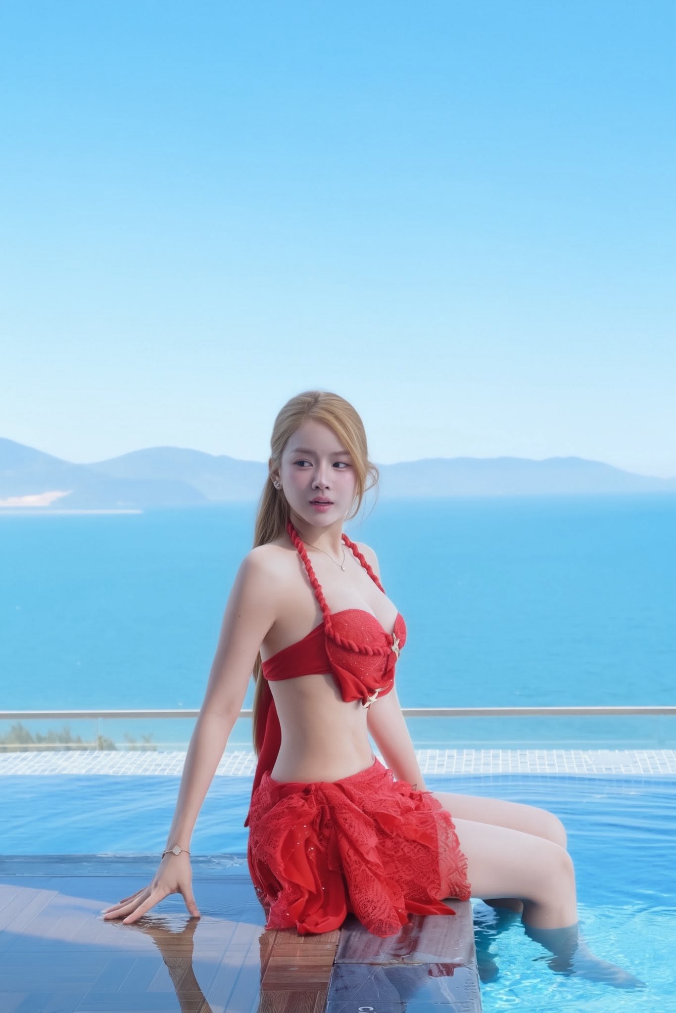 Khó rời mắt khỏi vóc dáng ấn tượng của DJ Mie trong bộ ảnh đón hè mới, người xem nhìn mà cứ ngỡ là AI can thiệp- Ảnh 7.