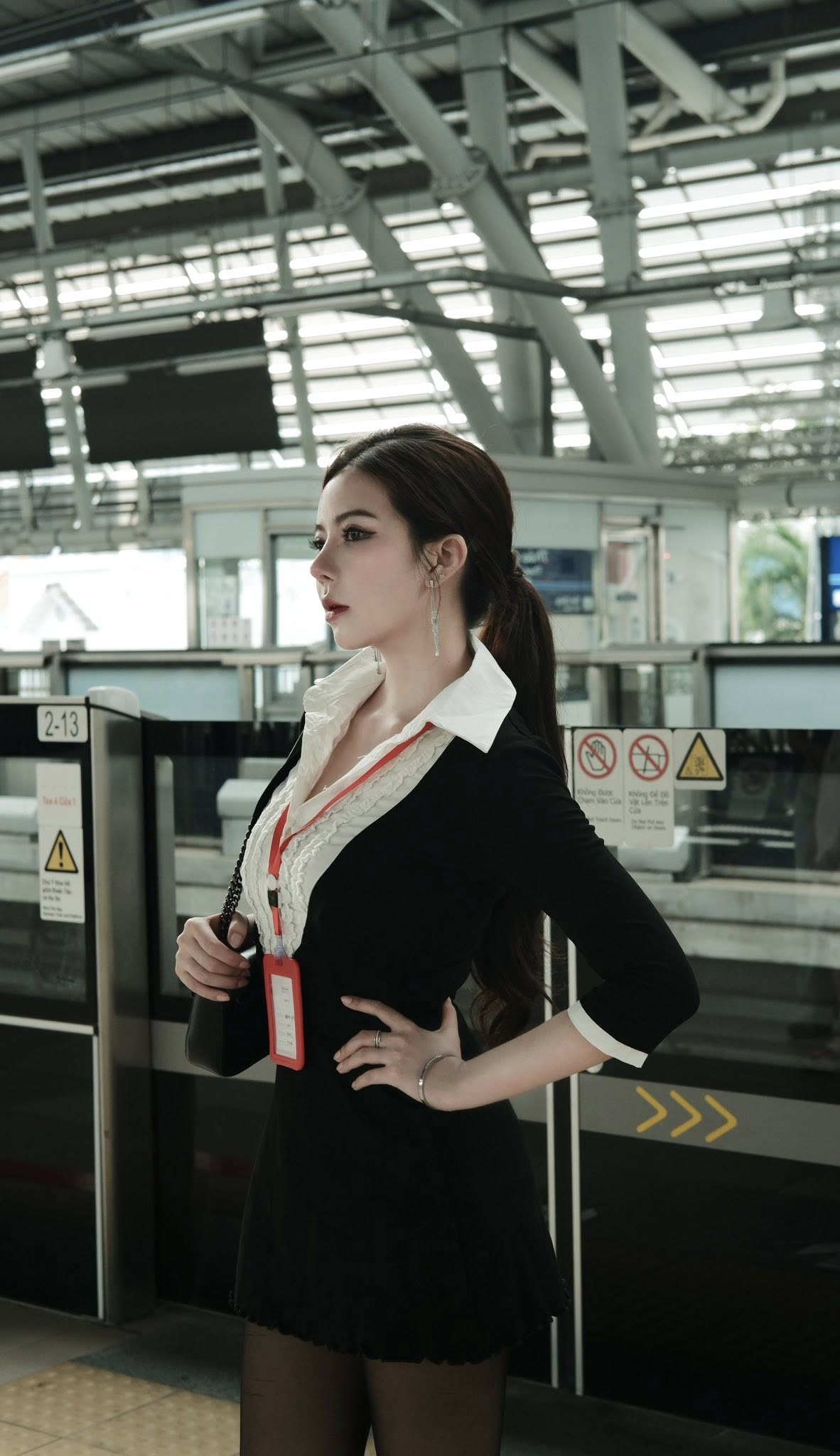 Ohsusu "lột xác" hóa cô thư ký, làm cả làng game Việt phải "chao đảo" vì ngỡ ngàng- Ảnh 6.