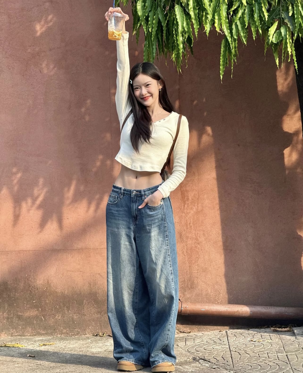 1 cái hất tóc cả triệu lượt mê, netizen tấm tắc: Gái xinh này "đến gió cũng phải ưu ái"- Ảnh 11.