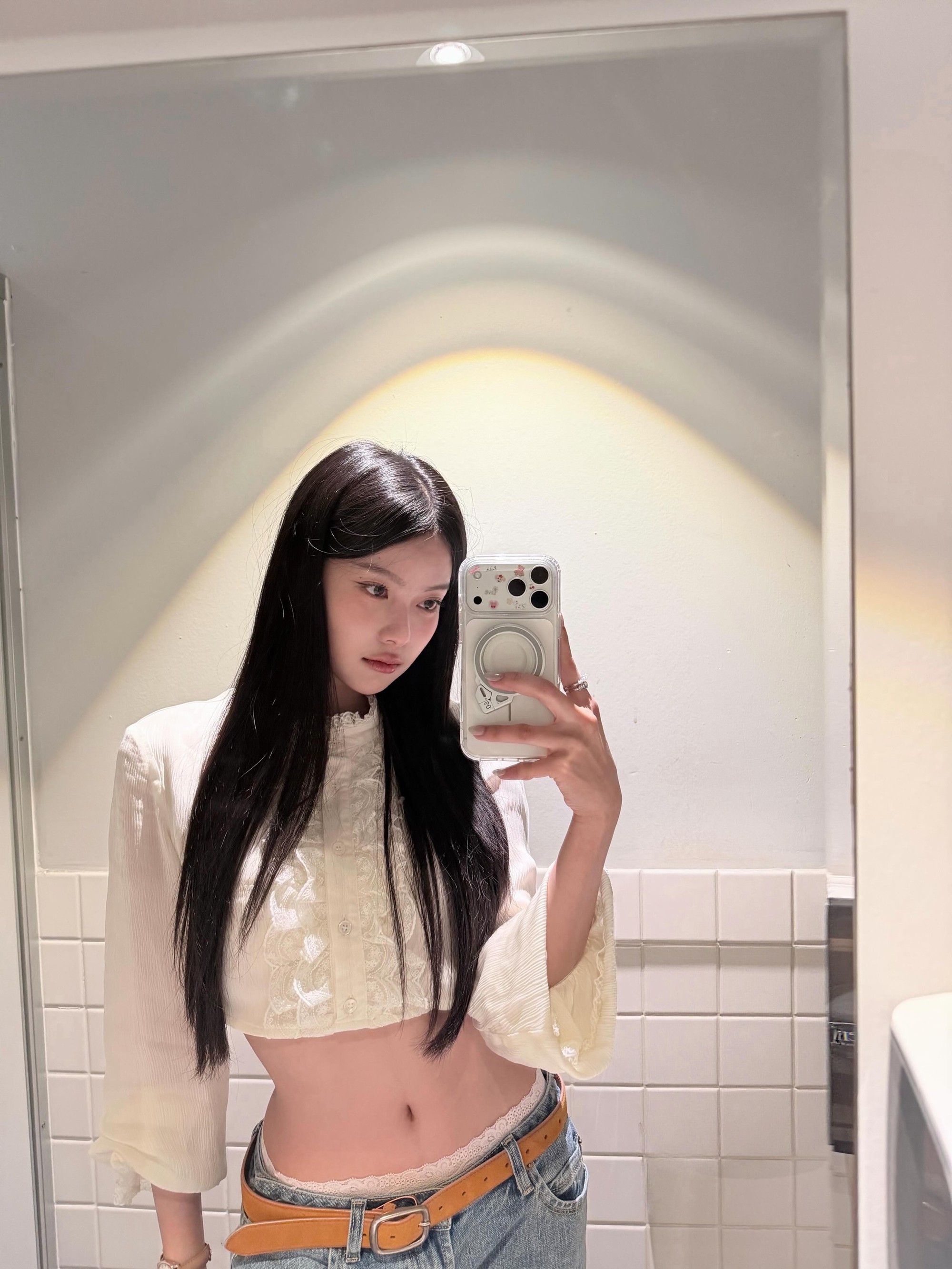 1 cái hất tóc cả triệu lượt mê, netizen tấm tắc: Gái xinh này "đến gió cũng phải ưu ái"- Ảnh 9.