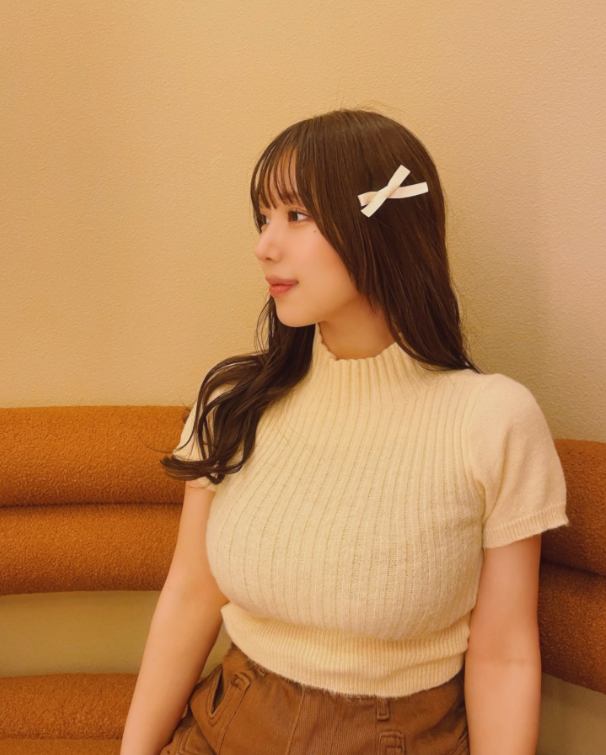 Chỉ nhờ ngoại hình và vòng một nổi bật, cô nàng hot girl mạng này bỗng chốc bùng nổ follow, dân mạng tranh cãi trái chiều- Ảnh 3.