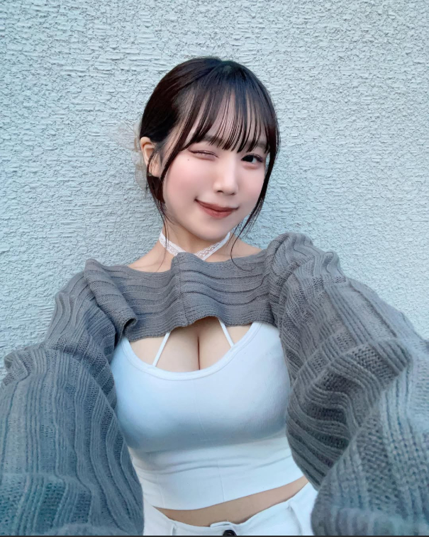 Chỉ nhờ ngoại hình và vòng một nổi bật, cô nàng hot girl mạng này bỗng chốc bùng nổ follow, dân mạng tranh cãi trái chiều- Ảnh 5.