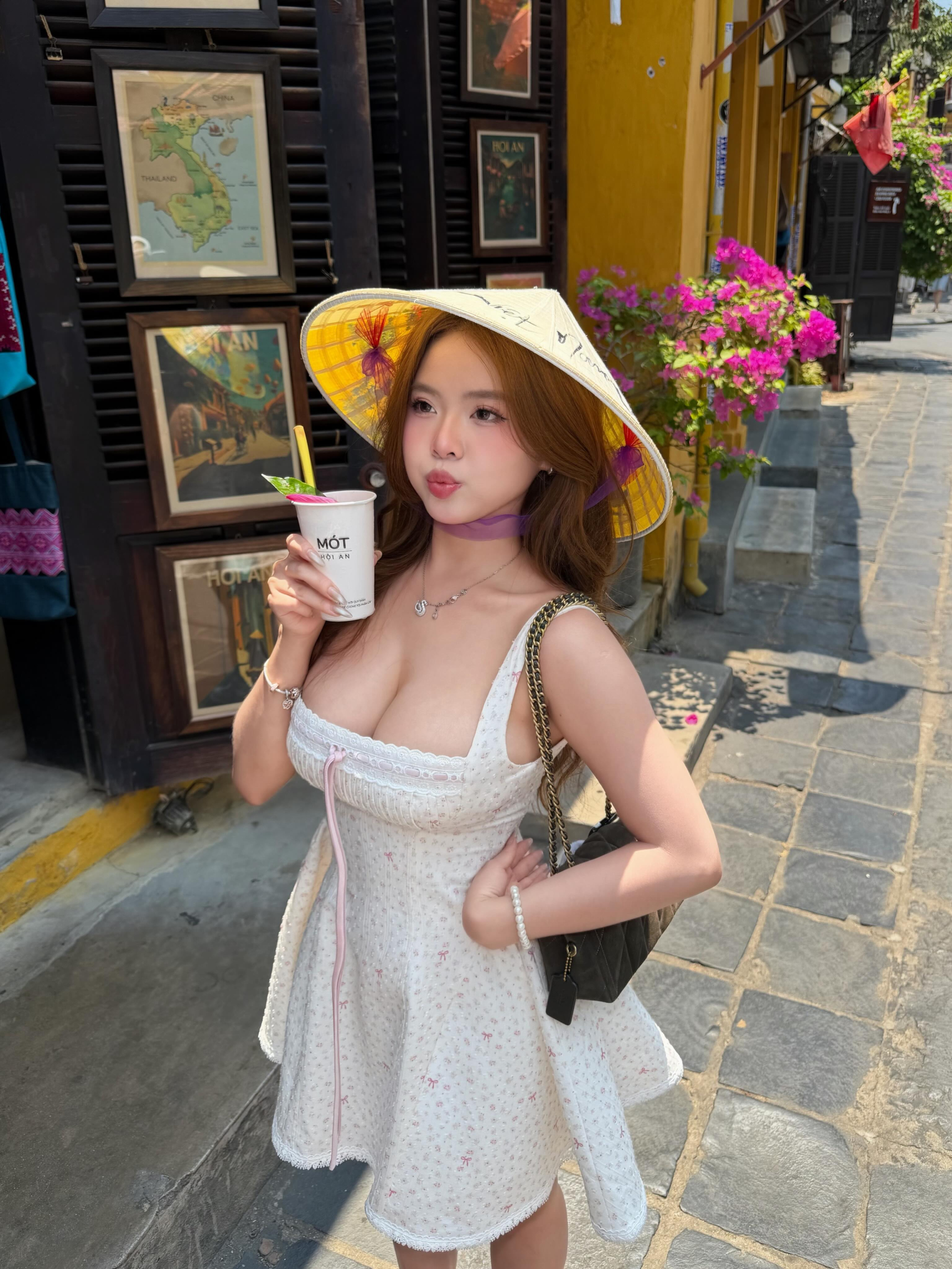 Phố cổ Hội An đầy thơ mộng, càng cuốn hút hơn khi có hot girl xinh đẹp này xuất hiện- Ảnh 3.